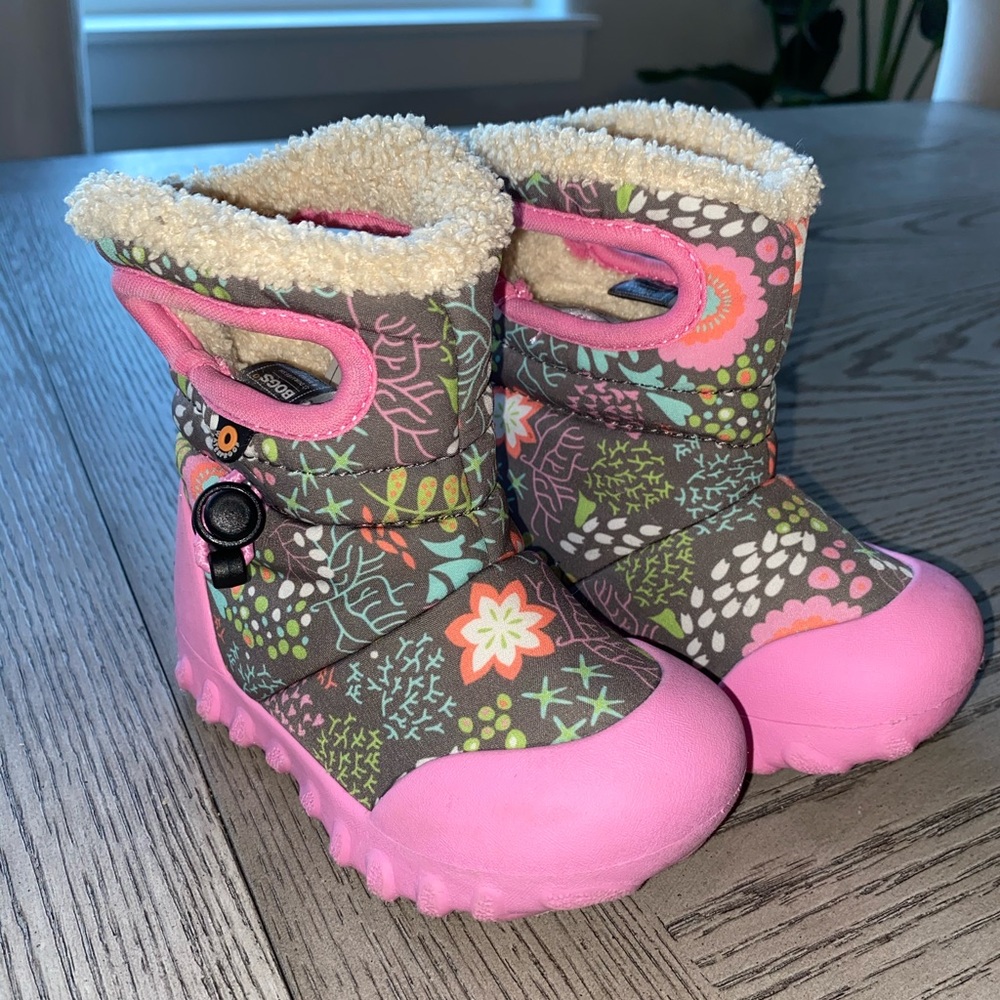 Bogs little kid size 6